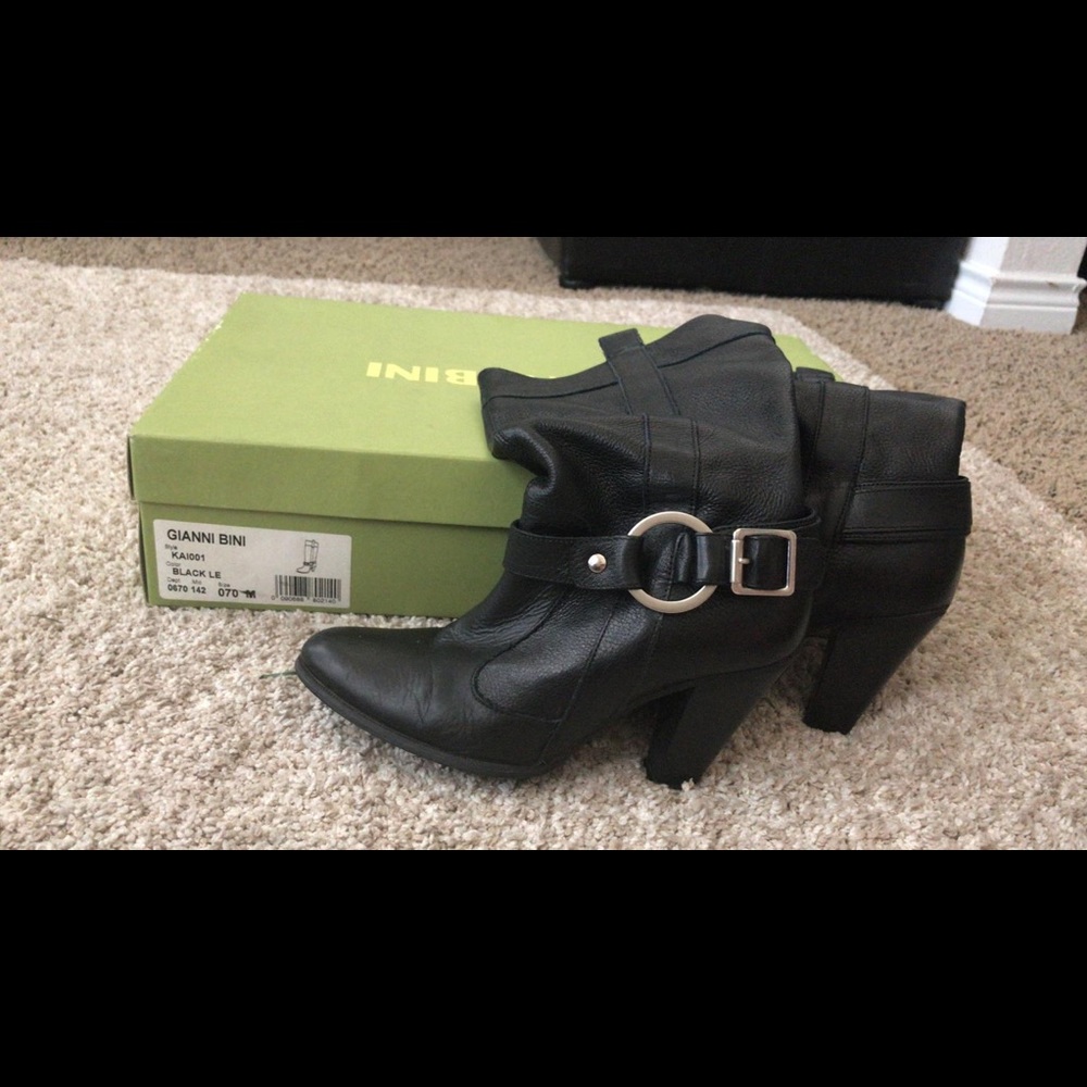 ••Gianni Bini Boots